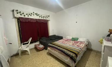 Casa en Arturo SeguI sobre un lote de 2990 mt2