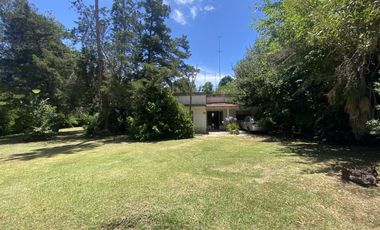 Casa en Arturo SeguI sobre un lote de 2990 mt2