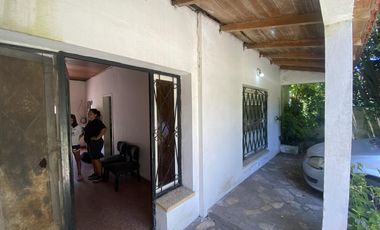 Casa en Arturo SeguI sobre un lote de 2990 mt2