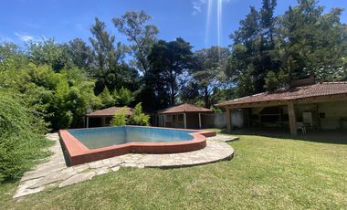 Casa en Arturo SeguI sobre un lote de 2990 mt2