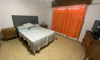 Casa en Arturo SeguI sobre un lote de 2990 mt2