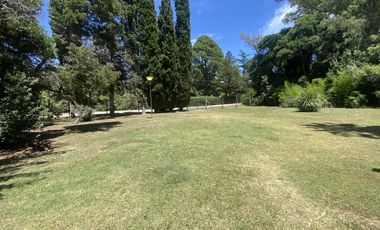 Casa en Arturo SeguI sobre un lote de 2990 mt2