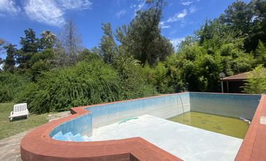 Casa en Arturo SeguI sobre un lote de 2990 mt2