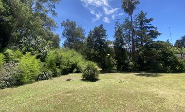 Casa en Arturo SeguI sobre un lote de 2990 mt2