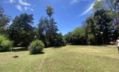 Casa en Arturo SeguI sobre un lote de 2990 mt2