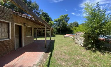 Casa en Arturo SeguI sobre un lote de 2990 mt2