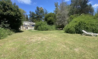 Casa en Arturo SeguI sobre un lote de 2990 mt2