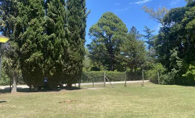 Casa en Arturo SeguI sobre un lote de 2990 mt2