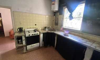 Casa en Arturo SeguI sobre un lote de 2990 mt2