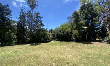 Casa en Arturo SeguI sobre un lote de 2990 mt2