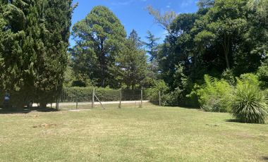 Casa en Arturo SeguI sobre un lote de 2990 mt2