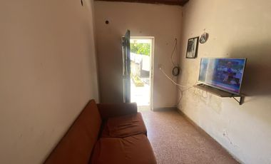 Casa en Arturo SeguI sobre un lote de 2990 mt2