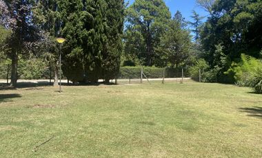 Casa en Arturo SeguI sobre un lote de 2990 mt2