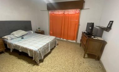 Casa en Arturo SeguI sobre un lote de 2990 mt2