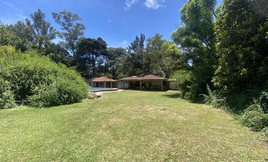 Casa en Arturo SeguI sobre un lote de 2990 mt2