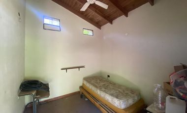 Casa en Arturo SeguI sobre un lote de 2990 mt2