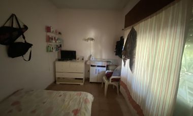 Casa en Arturo SeguI sobre un lote de 2990 mt2