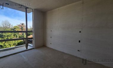 DEPARTAMENTO TIPO CASA CON TERRAZA PROPIA - SAN ISIDRO - Av. del Libertador 15300