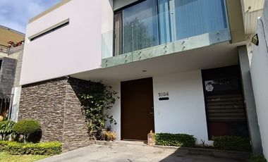 Casa en renta en solares residencial