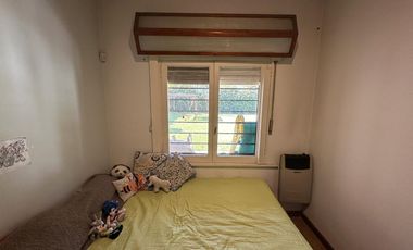 Casa en Villa Elisa. 2 dormitorios y escritorio. C.Belgrano y 405