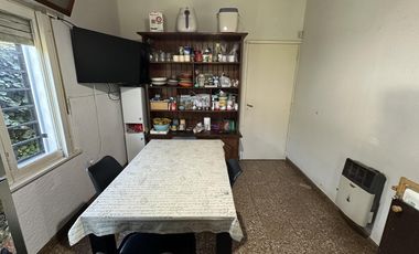 Casa en Villa Elisa. 2 dormitorios y escritorio. C.Belgrano y 405