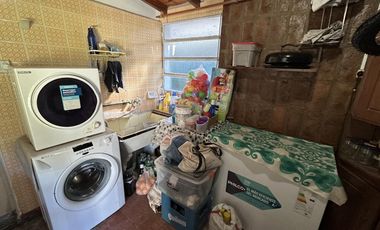 Casa en Villa Elisa. 2 dormitorios y escritorio. C.Belgrano y 405