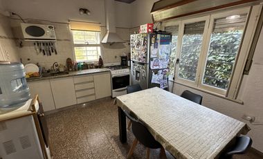 Casa en Villa Elisa. 2 dormitorios y escritorio. C.Belgrano y 405