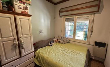 Casa en Villa Elisa. 2 dormitorios y escritorio. C.Belgrano y 405