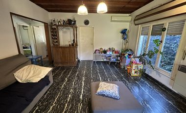 Casa en Villa Elisa. 2 dormitorios y escritorio. C.Belgrano y 405