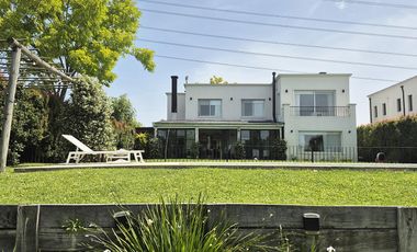 Casa en venta a la laguna, Barrio San Benito, Villanueva