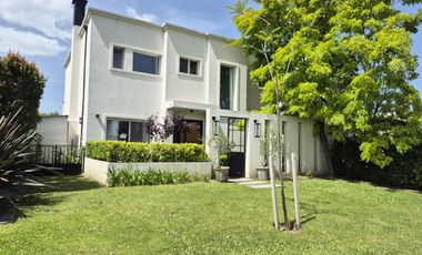 Casa en venta a la laguna, Barrio San Benito, Villanueva