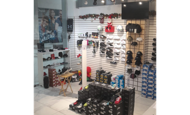 MEGA MALL / 24 DE DICIEMBRE / 72M / ESPACIO AMPLIO / BODEGA / OFICINA