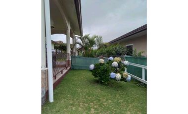 ALQUILER DE CASA EN ALTO BOQUETE 3R