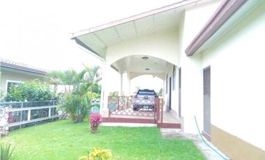 ALQUILER DE CASA EN ALTO BOQUETE 3R