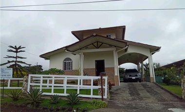 ALQUILER DE CASA EN ALTO BOQUETE 3R