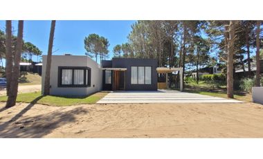 Imponente Casa en Barrio Pioneros- Febrero Temporada 2026