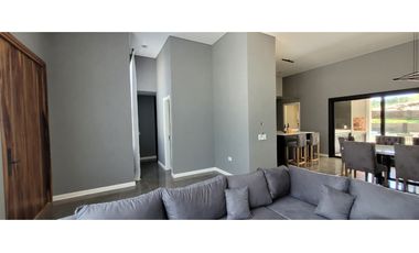 Imponente Casa en Barrio Pioneros- Febrero Temporada 2026