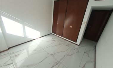 ALQ - DPTO 3 DORM - 3 BAÑOS - BALCON EXTERNO - BV CHACABUCO N° 400