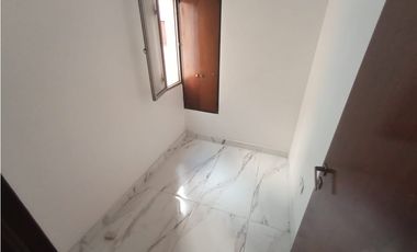 ALQ - DPTO 3 DORM - 3 BAÑOS - BALCON EXTERNO - BV CHACABUCO N° 400