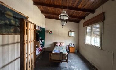 CASA EN VENTA PEREZ DOS DORMITORIOS PATIO COCHERA