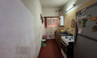 CASA EN VENTA PEREZ DOS DORMITORIOS PATIO COCHERA