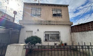 CASA EN VENTA PEREZ DOS DORMITORIOS PATIO COCHERA