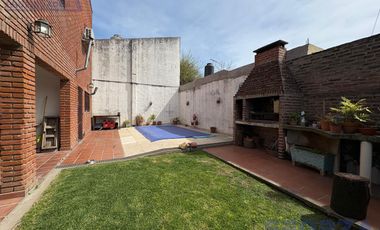 Venta de Casa 5 ambientes con pileta en Los Polvorines Apta Credito