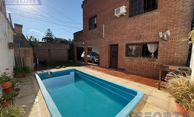 Venta de Casa 5 ambientes con pileta en Los Polvorines Apta Credito