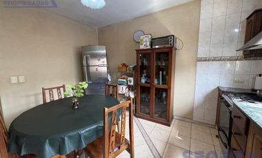 Venta de Casa 5 ambientes con pileta en Los Polvorines Apta Credito
