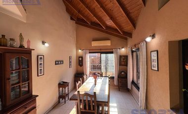 Venta de Casa 5 ambientes con pileta en Los Polvorines Apta Credito