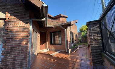 Venta de Casa 5 ambientes con pileta en Los Polvorines Apta Credito