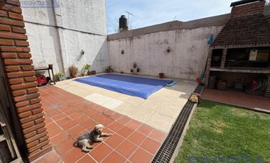 Venta de Casa 5 ambientes con pileta en Los Polvorines Apta Credito