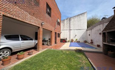 Venta de Casa 5 ambientes con pileta en Los Polvorines Apta Credito