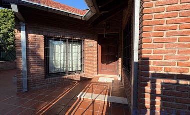 Venta de Casa 5 ambientes con pileta en Los Polvorines Apta Credito
